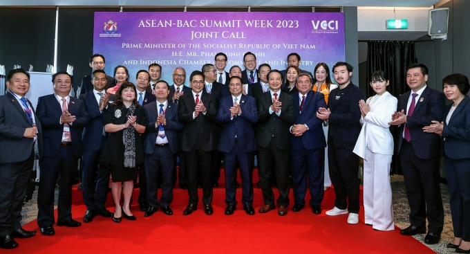 Thủ tướng Phạm Minh Chính tiếp lãnh đạo Phòng Thương mại và Công nghiệp (KADIN) cùng một số doanh nghiệp tiêu biểu Indonesia, sáng 5/9. Ảnh: Nhật Bắc