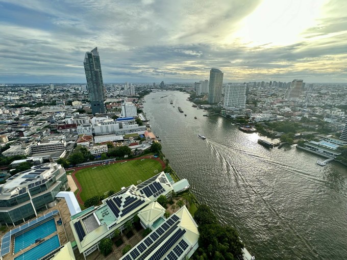 Một góc Bangkok với sông Chao Phraya ở giữa vào tháng 9/2023. Ảnh: Anh Kỳ