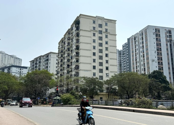 Một dãy chung cư đã hoạt động hơn 10 năm tại Tây Nam Linh Đàm. Ảnh: Ngọc Diễm