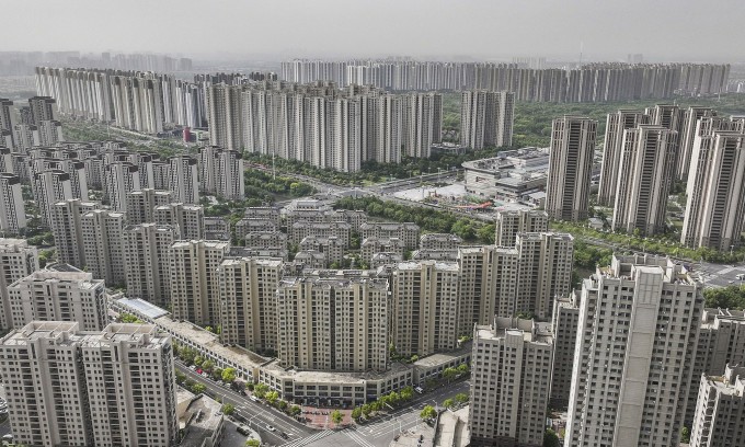 Một bức ảnh chụp từ trên không cho thấy các tòa nhà cao tầng đô thị ở Hoài An, Giang Tô, Trung Quốc, vào ngày 12/5. Ảnh: AFP