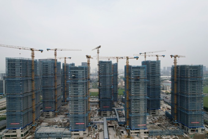 Một dự án đang xây dựng ở Hàng Châu, tỉnh Chiết Giang, Trung Quốc, ngày 16/4. Ảnh: AFP