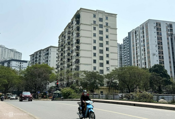 Một dãy chung cư đã hoạt động hơn 10 năm tại Tây Nam Linh Đàm. Ảnh: Ngọc Diễm