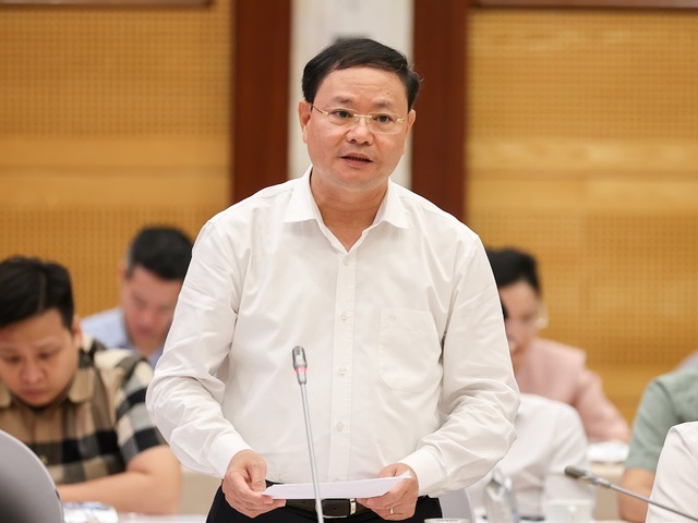 Thứ trưởng Tài nguyên & Môi trường Lê Minh Ngân trả lời tại họp báo, chiều 7/9. Ảnh: VGP