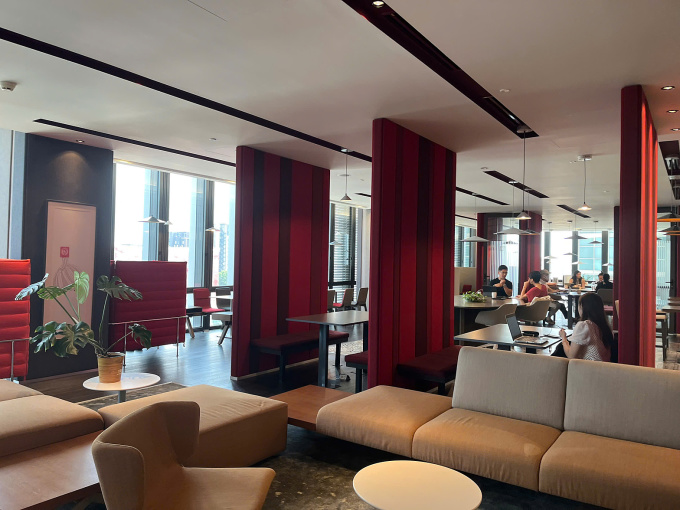Một không gian làm việc chia sẻ tại toà nhà Deutsches Haus quận 1, TP HCM. Ảnh: IWG