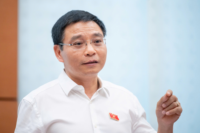 Bộ trưởng Tài chính Nguyễn Văn Thắng thảo luận tổ tại Quốc hội chiều 10/5. Ảnh: Giang Huy