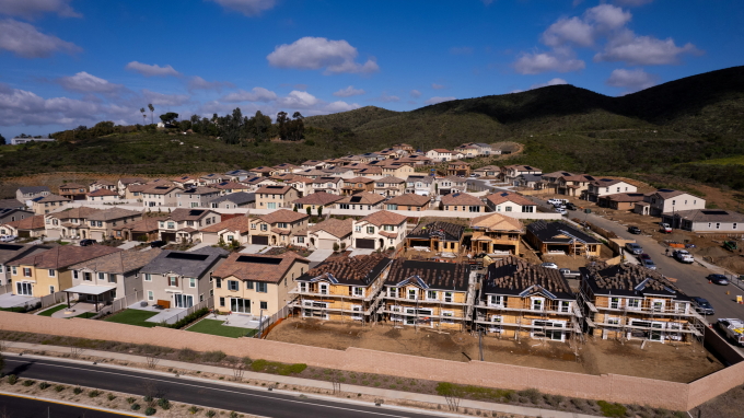 Các ngôi nhà dành cho một gia đình tại San Marcos, California ngày 25/3/2024. Ảnh: Reuters