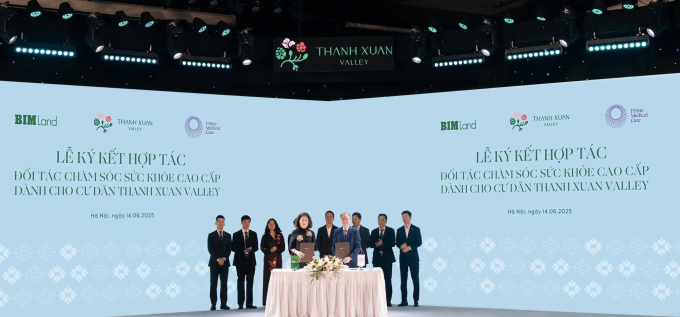 Đại diện BIM Land và PMC ký thỏa thuận hợp tác triển khai trung tâm chăm sóc sức khỏe tại Thanh Xuan Valley. Ảnh: BIM Land