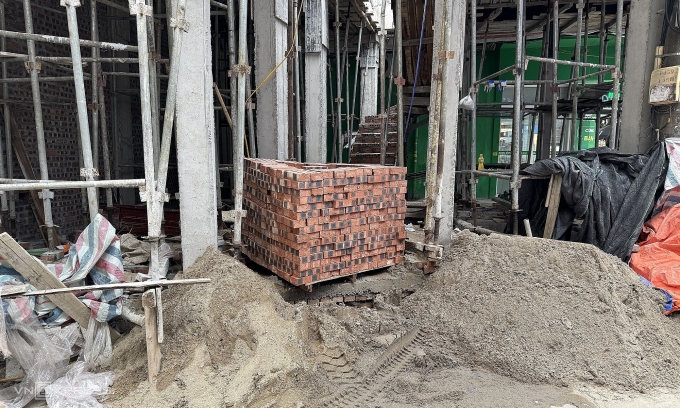 Giá vật liệu tăng mạnh khiến nhiều hộ dân chật vật. Ảnh: Ngọc Diễm