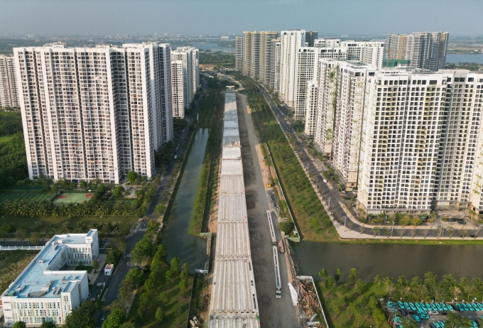 Bất động sản khu Đông TP HCM với các cao ốc, chung cư. Ảnh: Quỳnh Trần